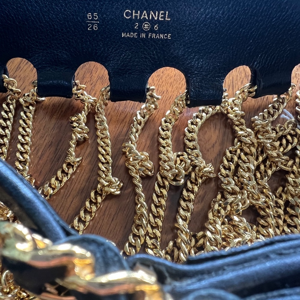 Iconic Chanel 90s Leather Chain Fringe Medallion Belt - Picture 4 of 5